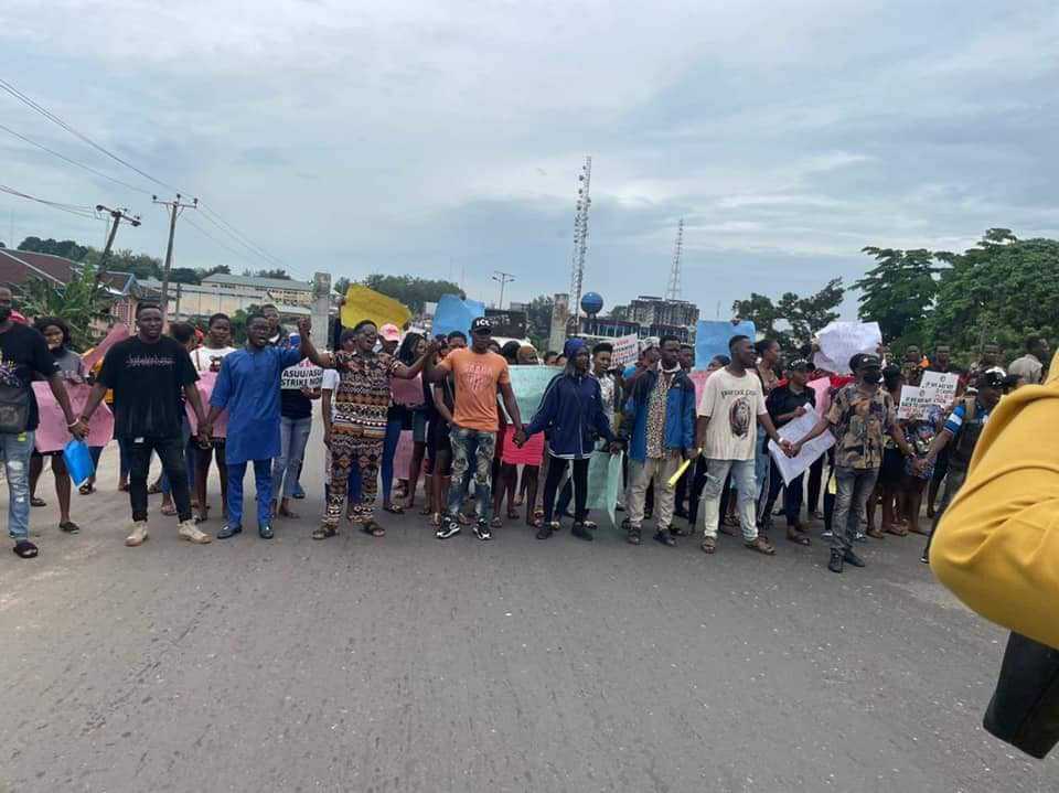 END ASUU STRIKE: Imo State Students Embarks on Peaceful Protest